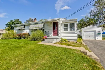 19 Dennis St