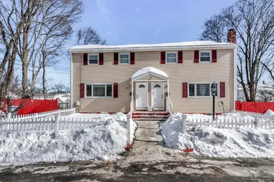 7-9 Carleton Ct 1