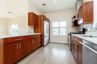 909 Hancock St #1