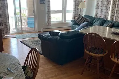 280 North End Blvd #4