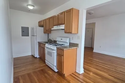 10 Yeamans St #7 1