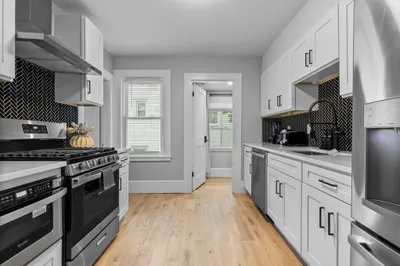 7 Dickson St #2 1