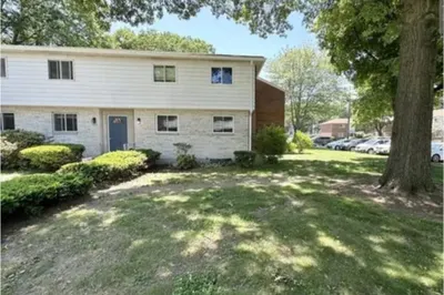 205 Bishop Dr #205 1