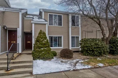 37 Nassau Dr #37 1