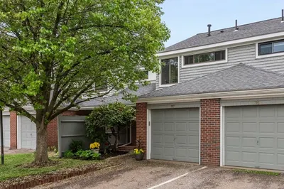 197 Greenbrook Drive #197 1