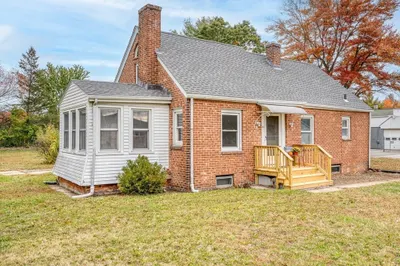 142 Amherst St 1