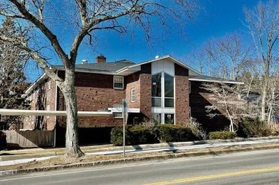 881 Main St #4