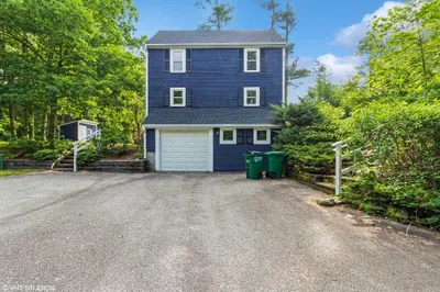 52 Pleasant St 1