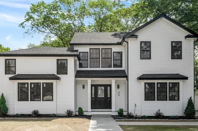 24 Lake St