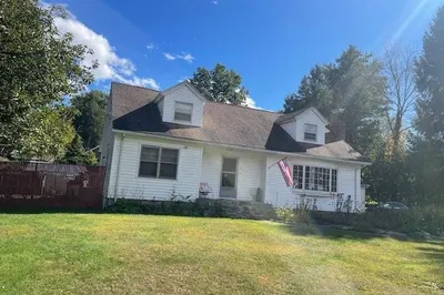 2 Lakeside Dr