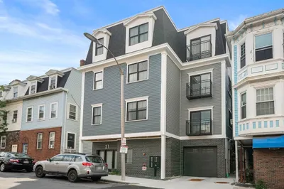 21 Lexington St #304