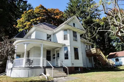 502 Main St 1