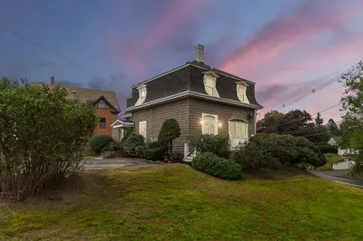 24 Pulaski St