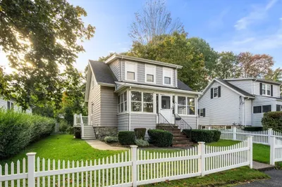 61 Hawthorne Street 1