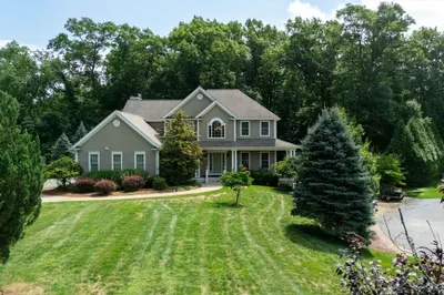 68 Raymond A Sampson Dr 1