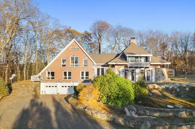102 Lyons Hill Rd