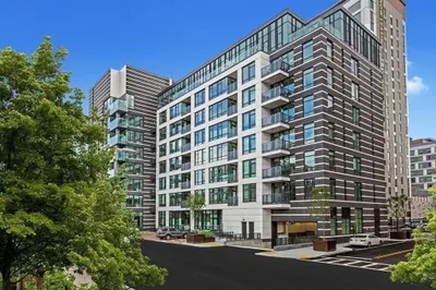 40 Traveler St #211