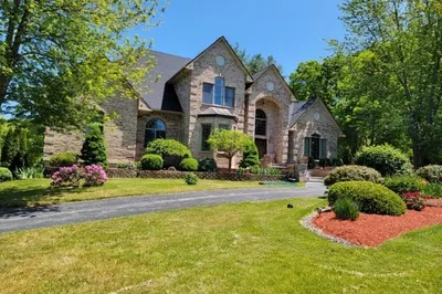 48 Laurie Ln 1