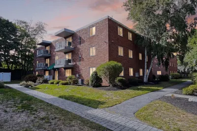 300 Commercial St #23 1
