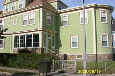 62 Charlotte St 1