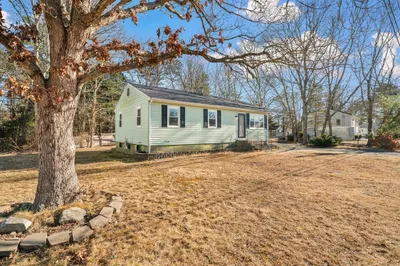 65 Mayflower Ln