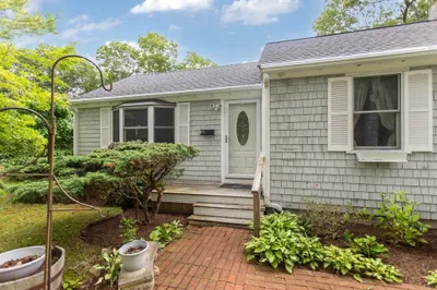 8 Sanderson Drive 1