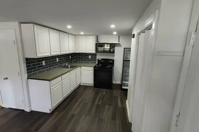 425 W Elm St #1 1