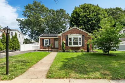 17 Dewitt Rd