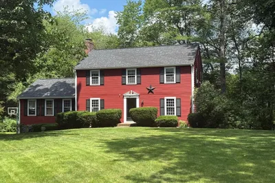82 Raleigh Tavern Ln 1