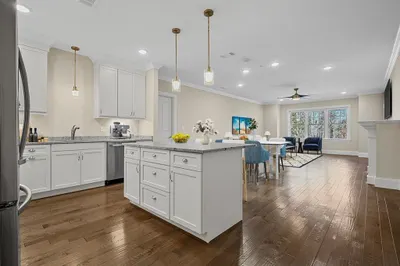 8 Island Court #302 1