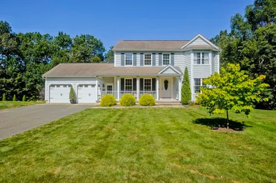 99 Hillcrest Cir 1