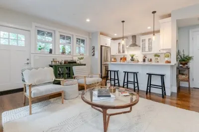 52r River St #4
