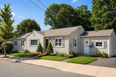 73 Lanark Rd 1
