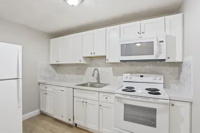 11 Davis Rd #b8