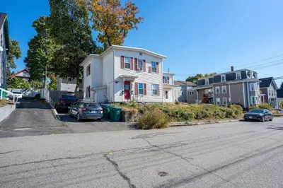 76 Myrtle Ave