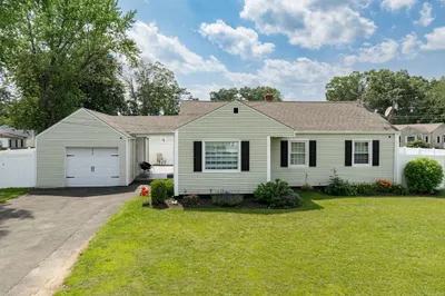 214 Spear Rd