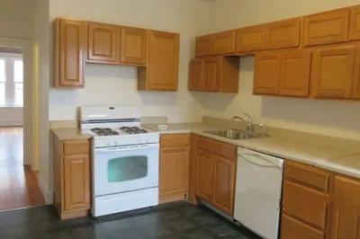 39 Strathmore Rd #2
