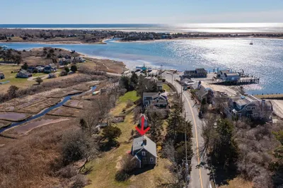 42 Champlain Rd