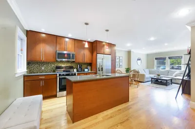 208-210 W 7th St #1 1