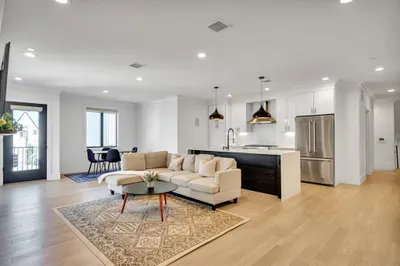 148 W 9th St #6