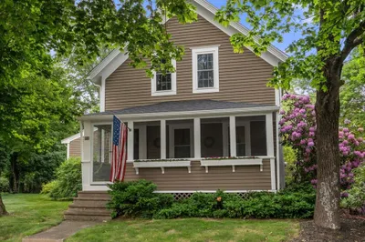 49 Hoppin Hill Ave 1