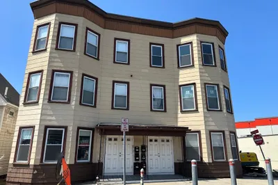 181-183 Chelsea St