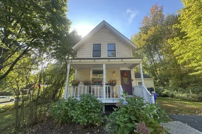 22 Laurel St 1