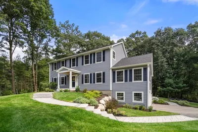 11 Fort Pond Road