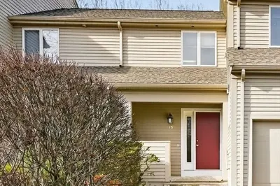 15 Poppasquash Rd #15