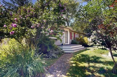 31 Mason St