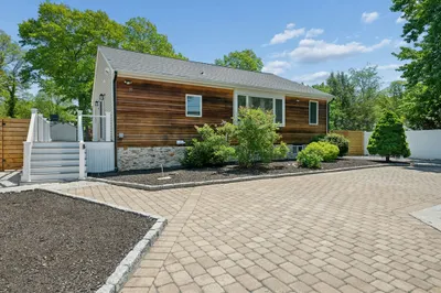 55 N. Lillian Streeet St 1