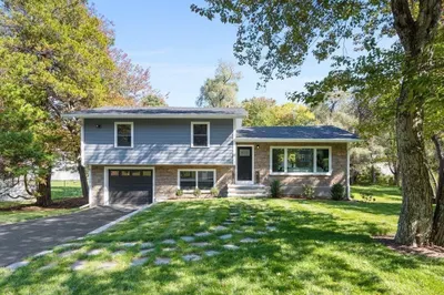 10 Carriage Ln 1