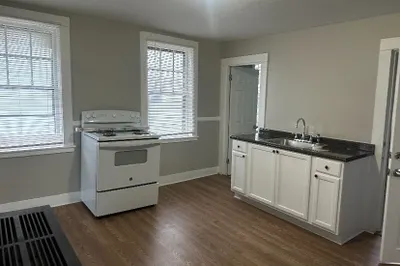 81 Liberty St #2