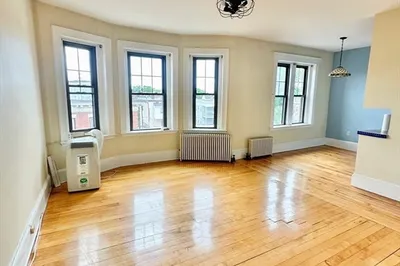 1161 Commonwealth Ave #8